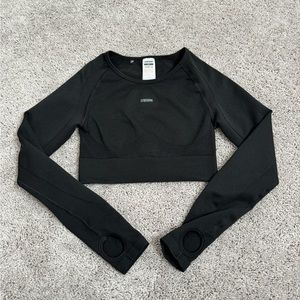 GYMSHARK long sleeve CROPPED in BLACK, size SMALL